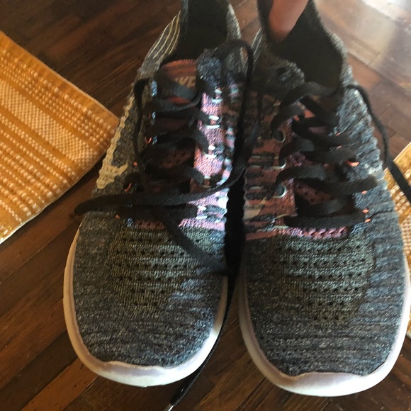 Nike flyknit shoes Sz 10. Good condition - Picture 2 of 5